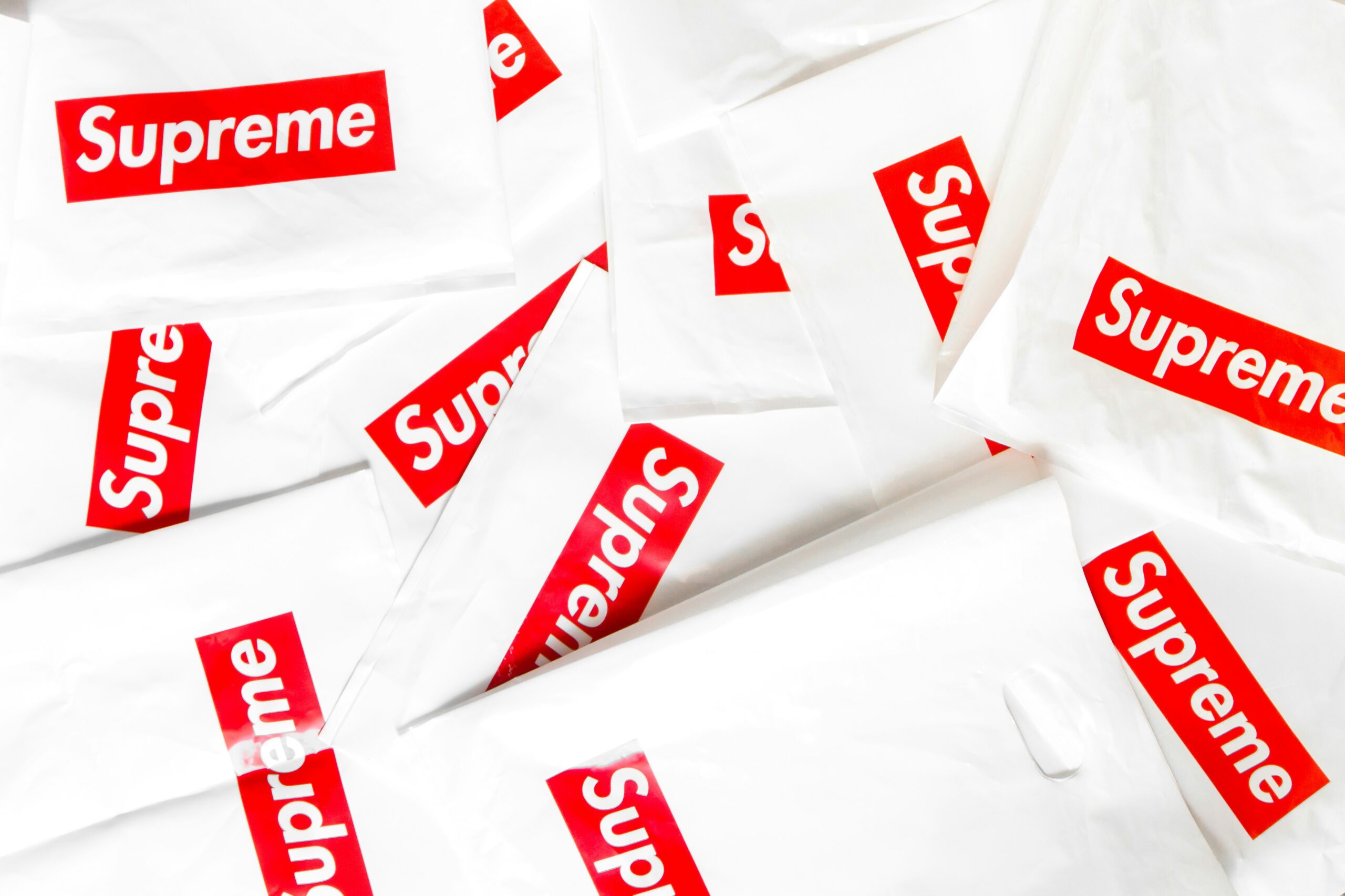 Supremeのロゴ