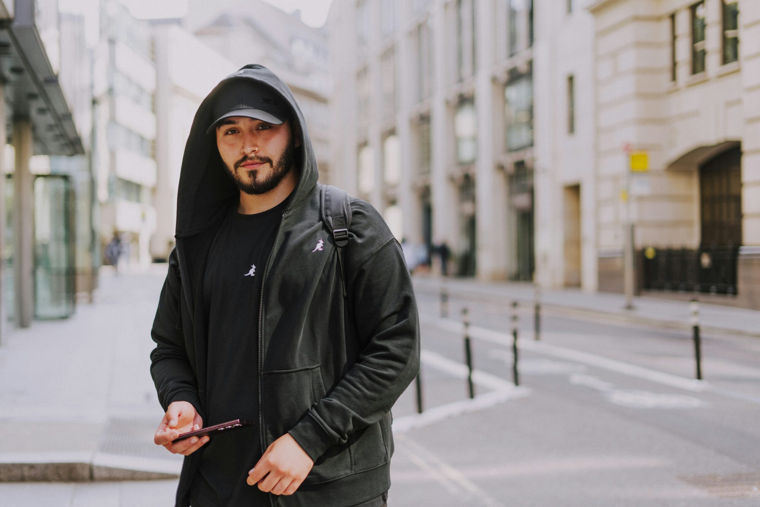 ストリートファッションの男性